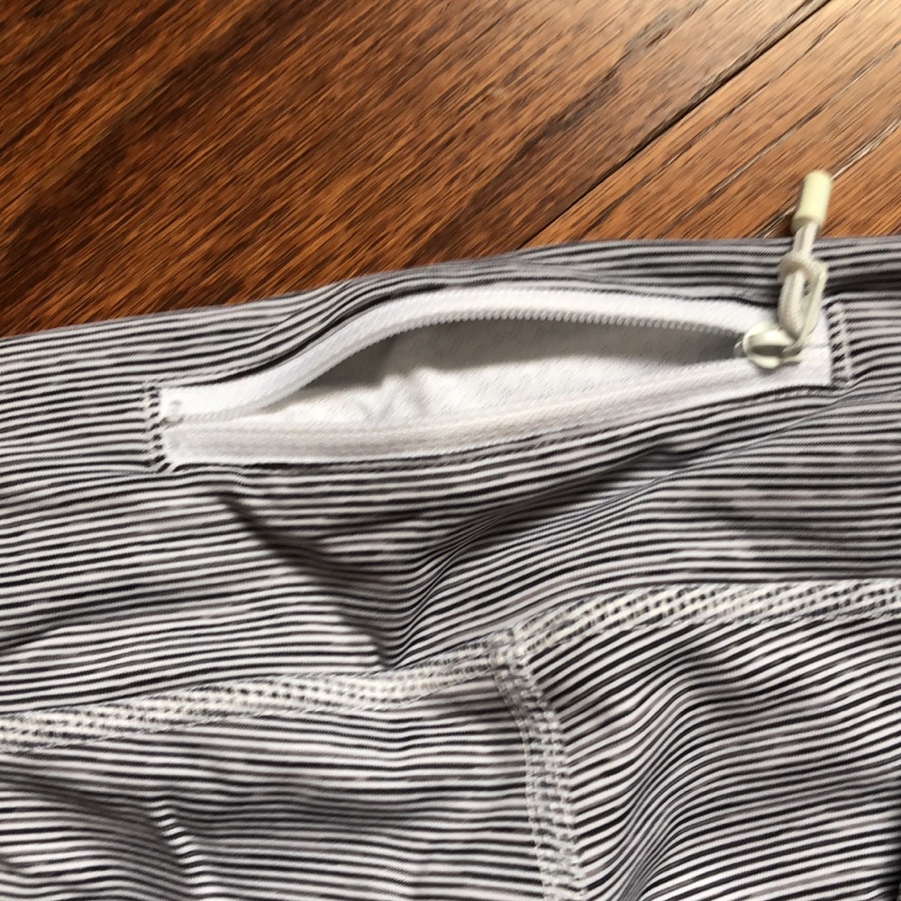 Lululemon leggings size 6 - Picture 3 of 6